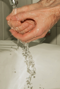 Erkältung vorbeugen durch Hände waschen